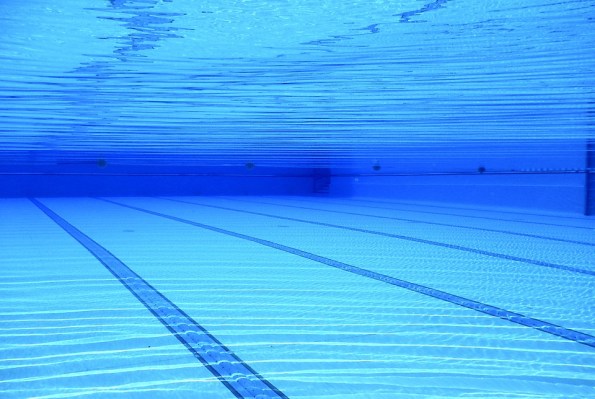 swimming-pool-504780_960_720